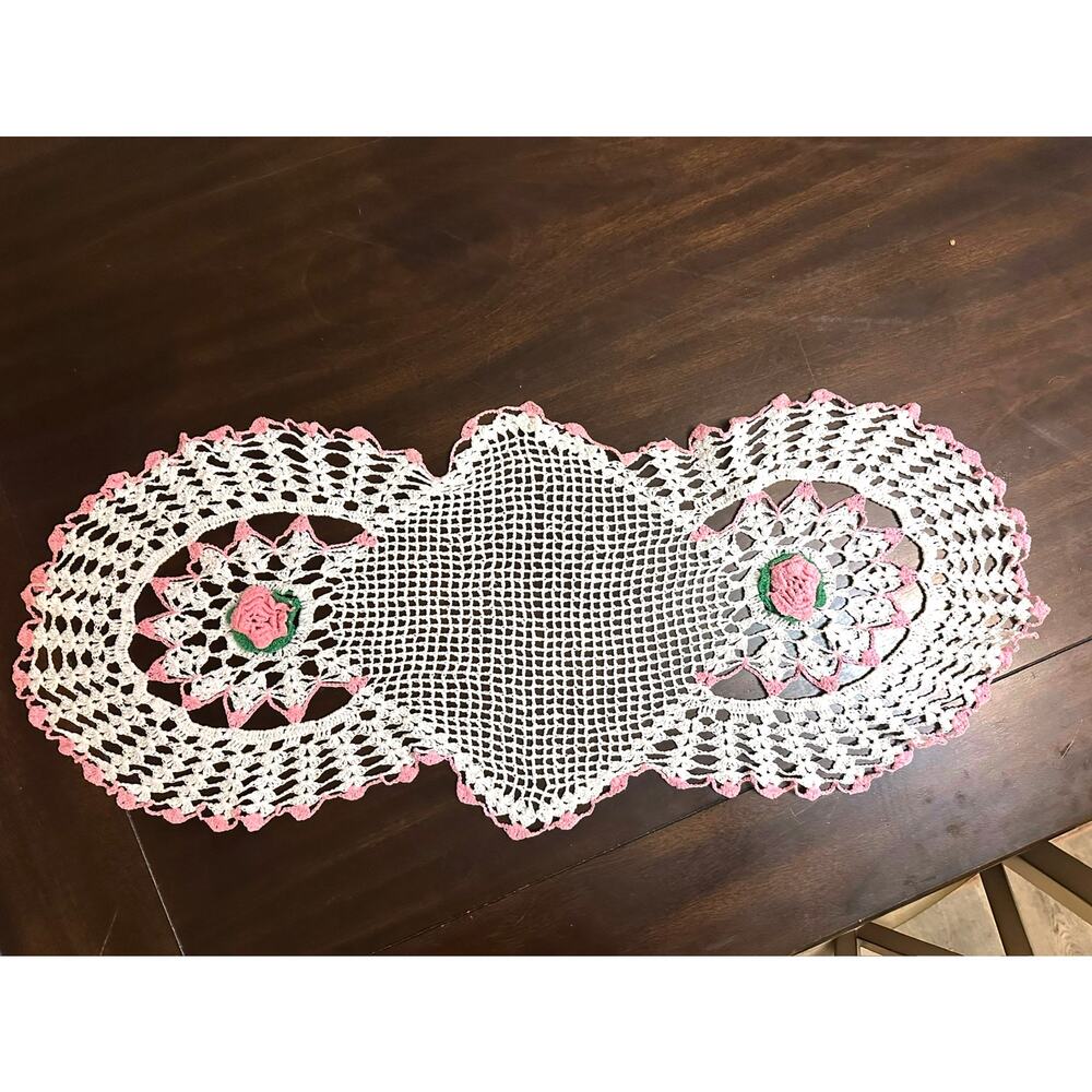 Vintage Crochet Lace Table Runner Raised Variegated Pink Irish Roses handmade
